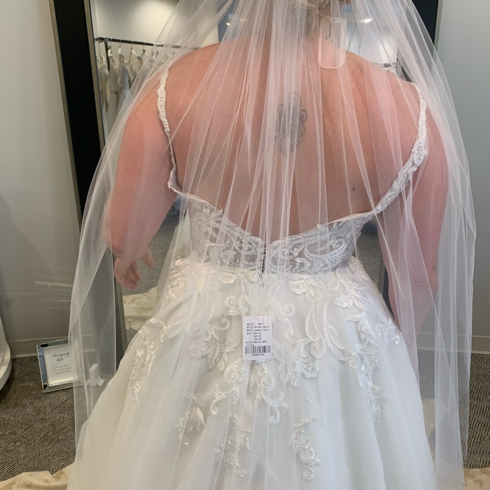 Martina Liana 984 Wedding Gown - Picture 5 of 7